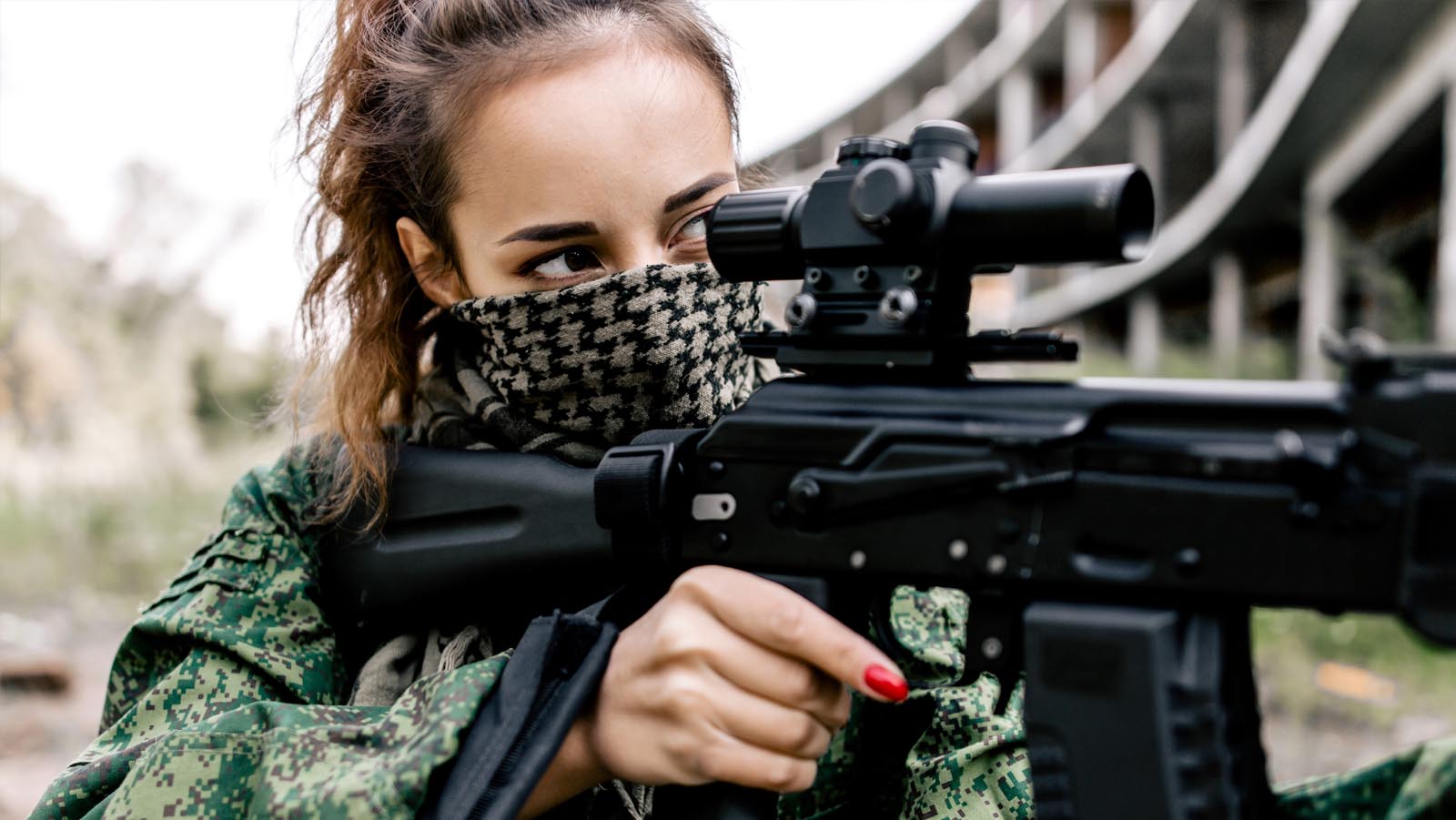 Dans la nouvelle guerre des sexes, l’homme est appelé à la rédemption en se défaisant de son identité…