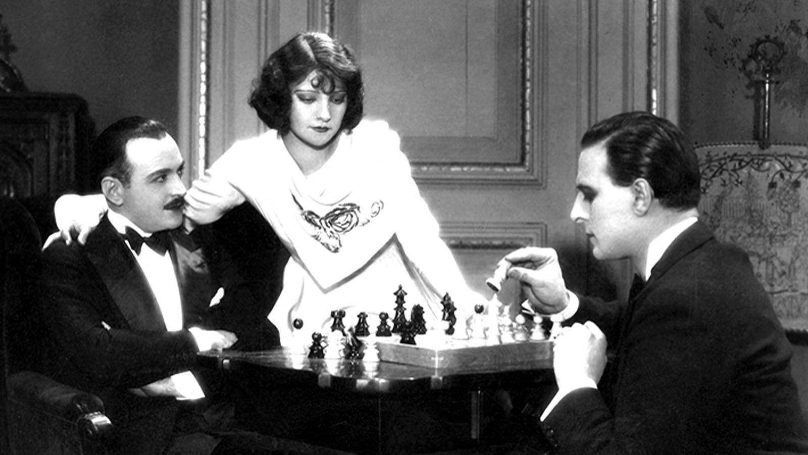 Erotikon : une femme dans chaque gare