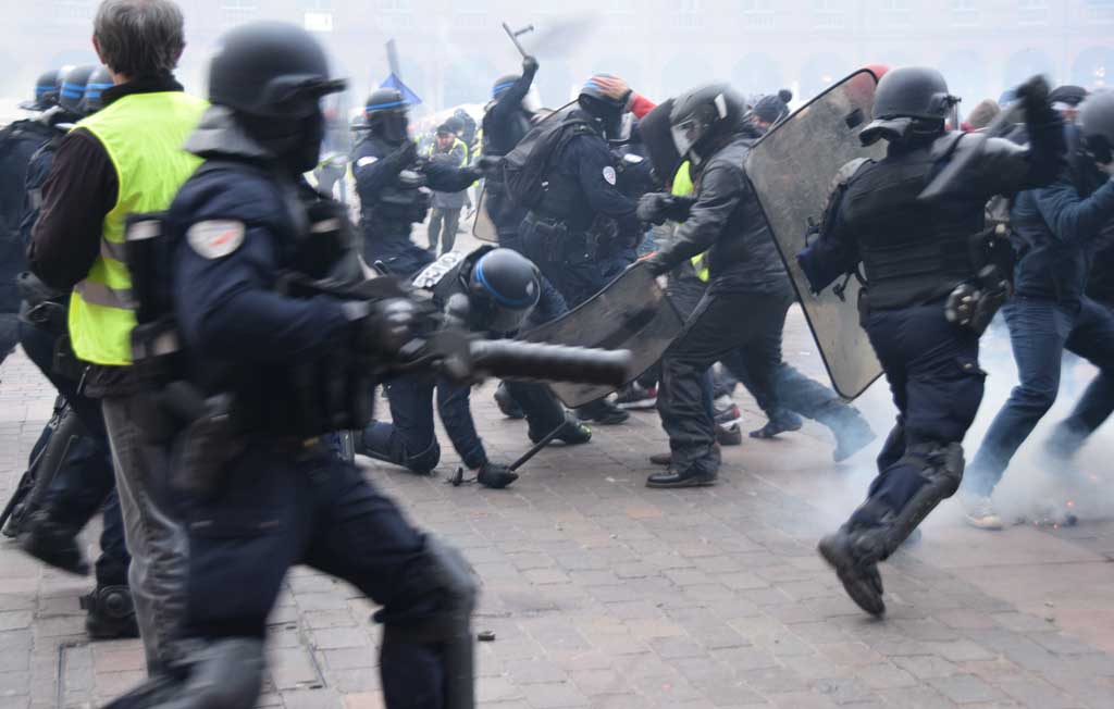 « L’État moderne a le monopole de la violence légale. Le peuple, celui de la violence légitime. »
