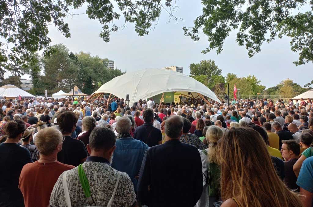 Yourtes, discours lénifiants, ségrégation raciale : choses vues à l'université d'été d'EELV