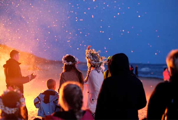 Couverture de la vidéo Lettonie, la magie du solstice d'été